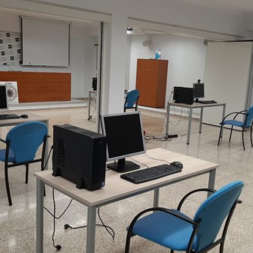 La UNED de Ibiza hace por primera vez exámenes online y abre sus aulas para los estudiantes sin recursos informáticos adecuados