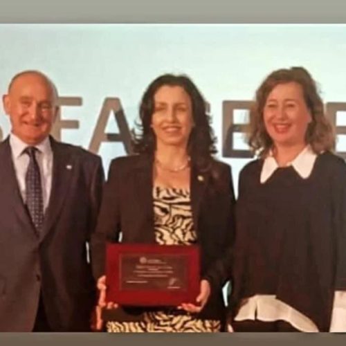 ASIMA entrega una distinción conmemorativa por la labor académica de la UNED Illes Balears en sus 45 años