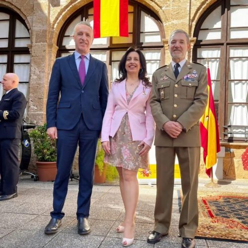 Concesión de la Cruz al Mérito Militar con distintivo blanco a Judit Vega Avelaira, directora de la UNED Illes Balears
