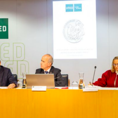 La UNED honra a Carlos Antoranz y presenta avances hacia el primer campus descarbonizado de Europa