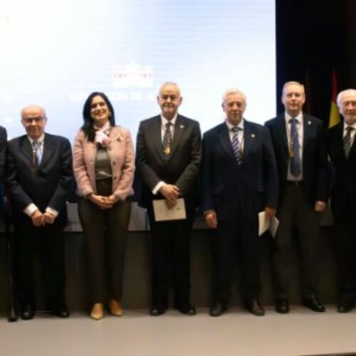 La Real Academia de Medicina de Castilla-La Mancha concede a la UNED su Insignia de Oro