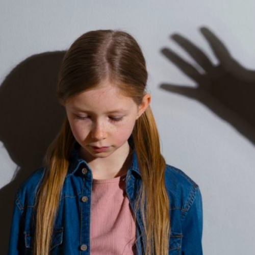 La UNED impulsa la formación especializada frente a la violencia contra menores, un problema crítico de salud pública