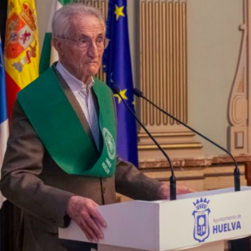 La UNED demuestra que aprender no tiene edad: José, 78 años, termina Derecho y sigue con Psicología