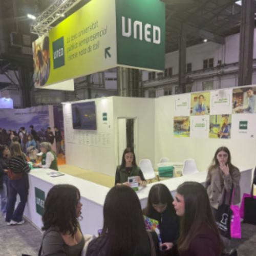 La UNED lleva su modelo flexible e internacional al Saló de l’Ensenyament de Barcelona