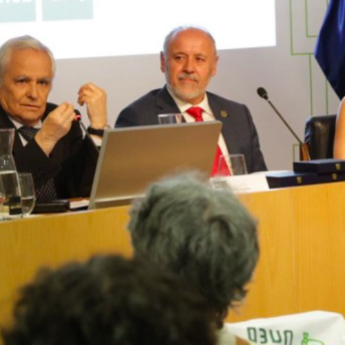 Juan Cruz reivindica la palabra y la educación en la graduación de Filología de la UNED